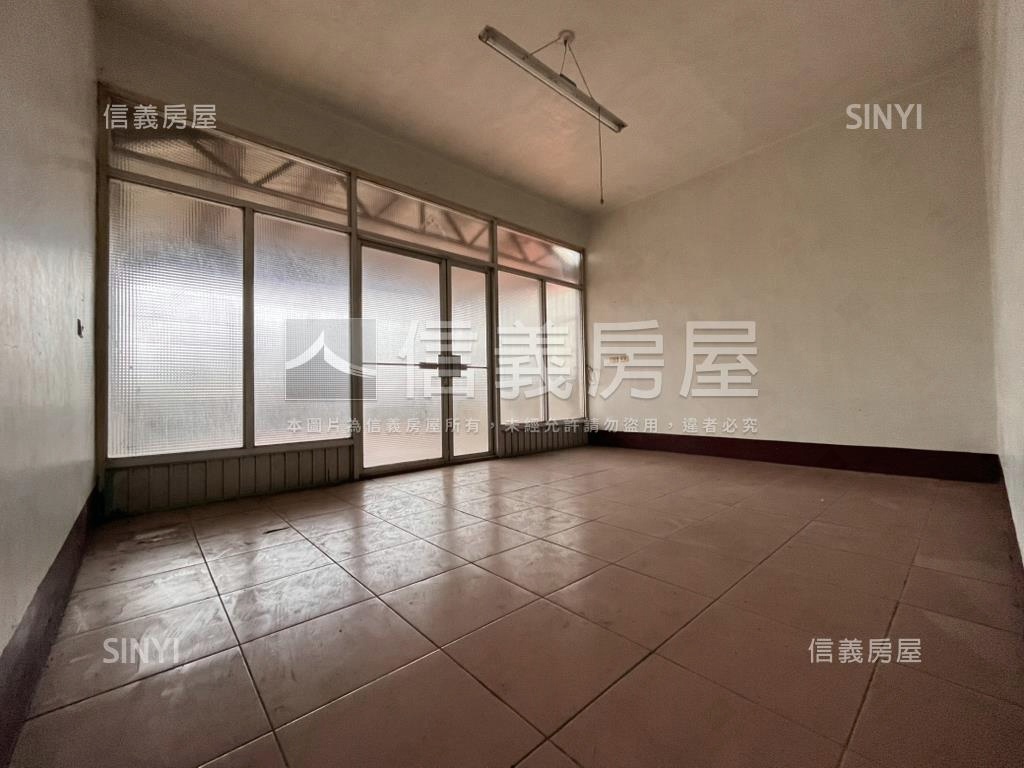 正環西路燙金透天店面房屋室內格局與周邊環境