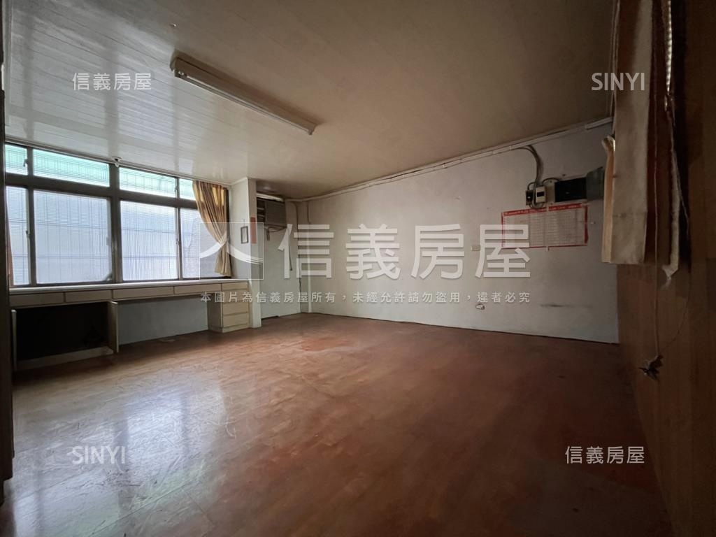 正環西路燙金透天店面房屋室內格局與周邊環境