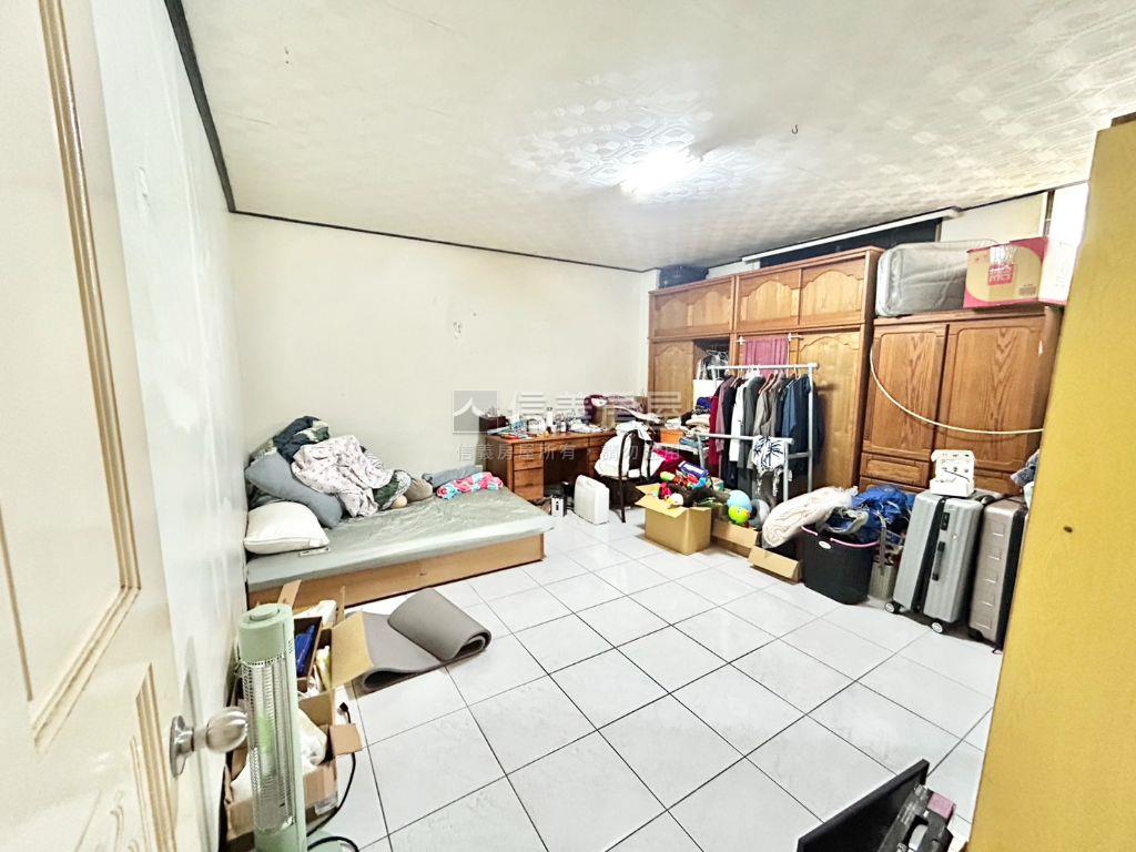 美花園大坪數一樓三房車位房屋室內格局與周邊環境