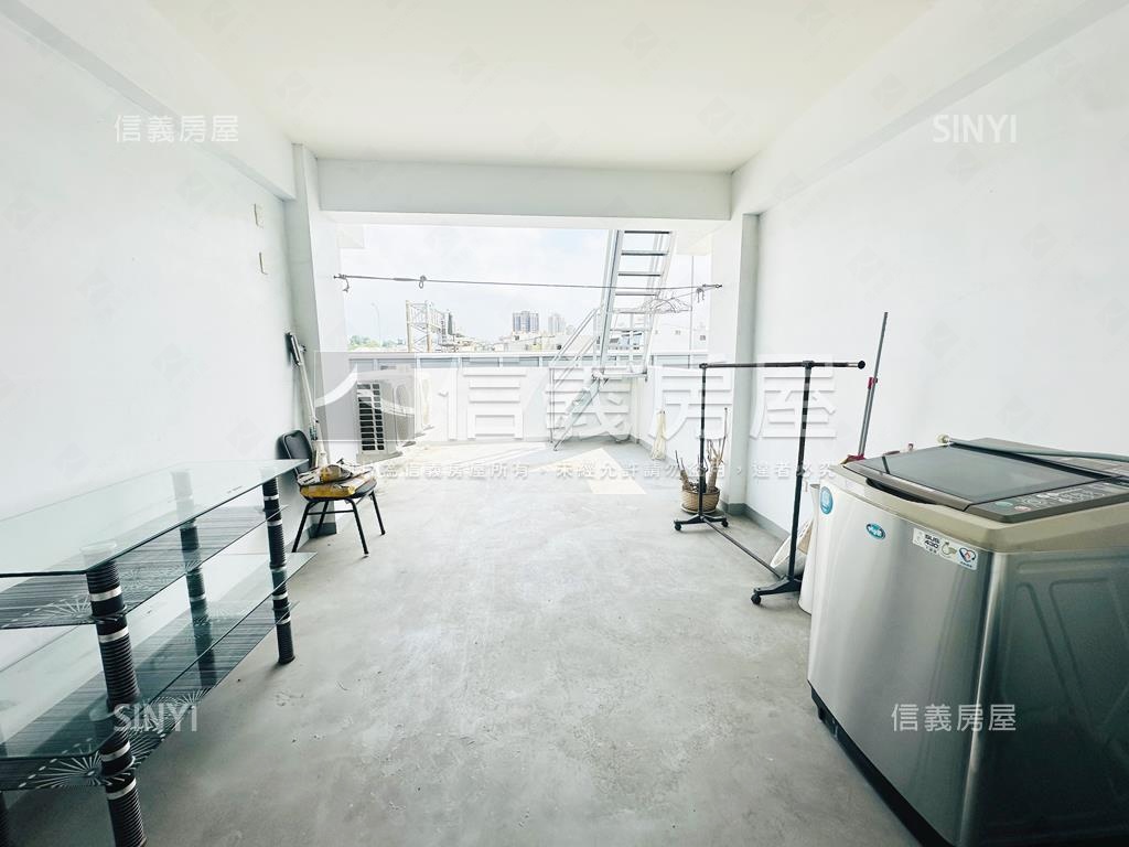 近建工清水模屋況佳美透房屋室內格局與周邊環境