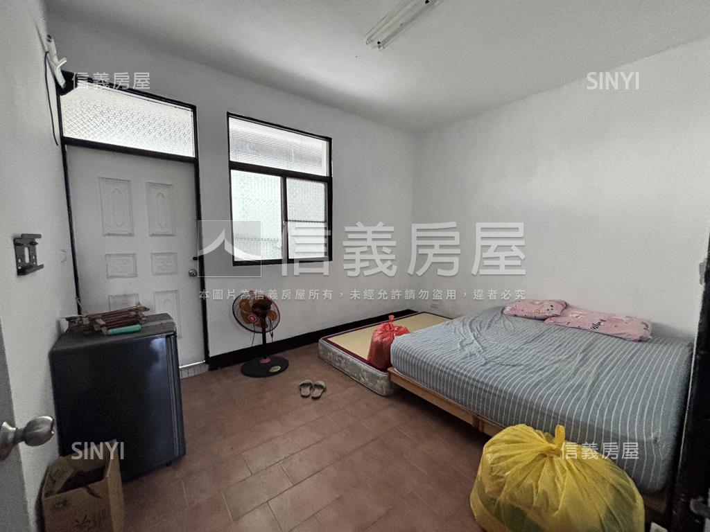 稀有凱旋一路面學校店透房屋室內格局與周邊環境