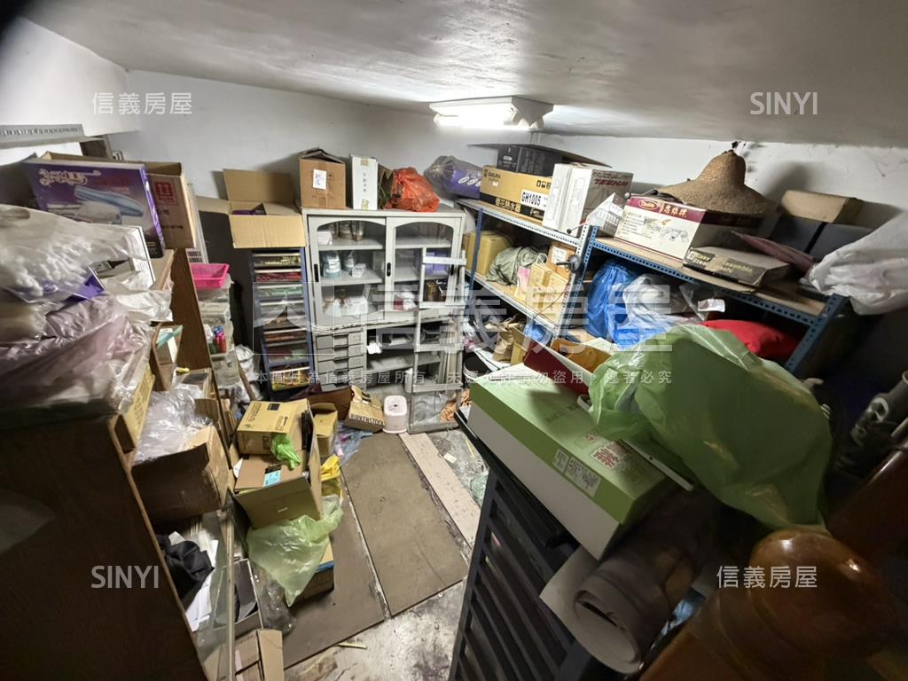 稀有凱旋一路面學校店透房屋室內格局與周邊環境