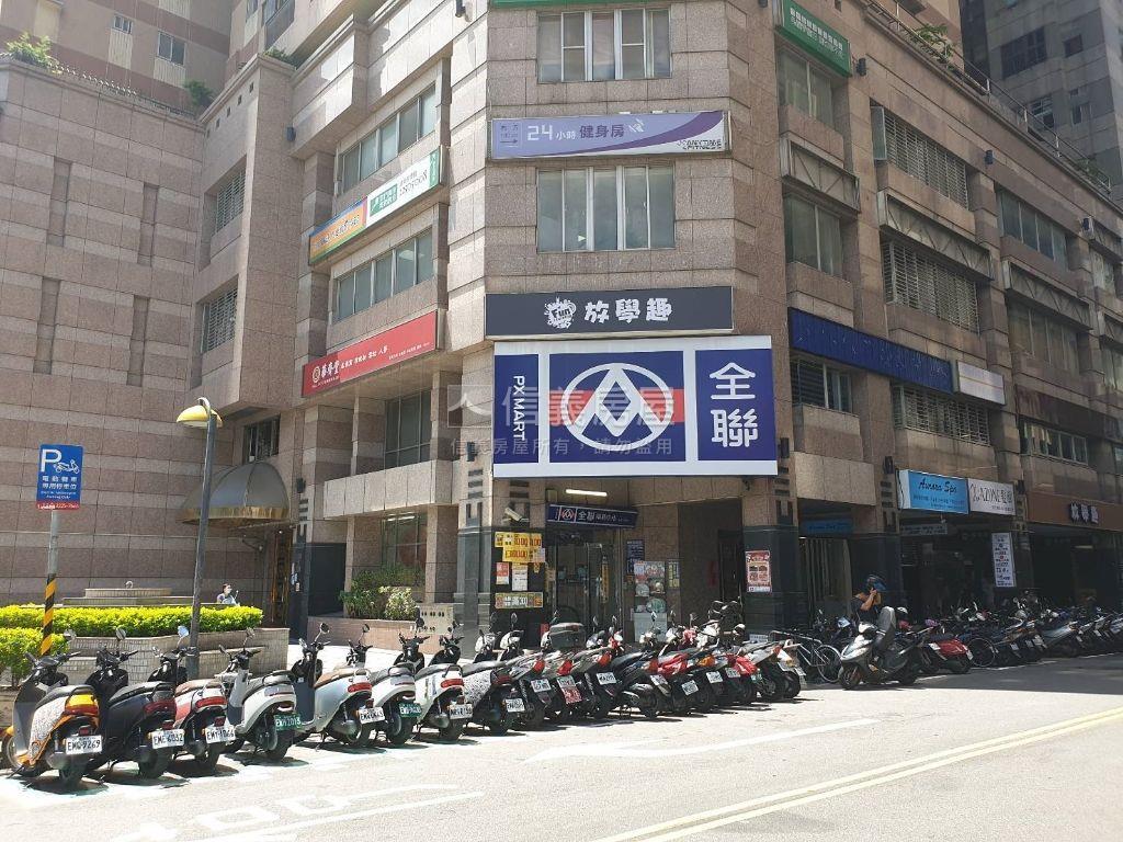 萬板路一樓屋況美免整理房屋室內格局與周邊環境