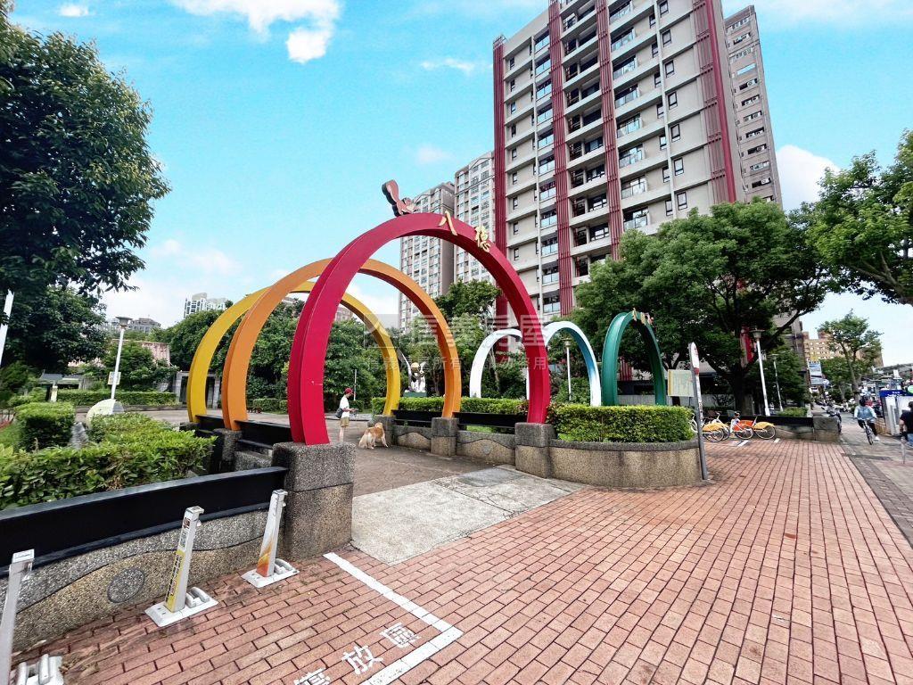 萬板路一樓屋況美免整理房屋室內格局與周邊環境