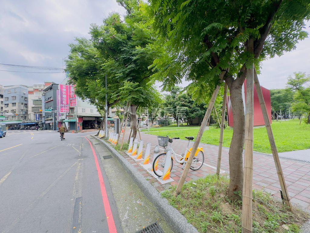 萬板路一樓屋況美免整理房屋室內格局與周邊環境