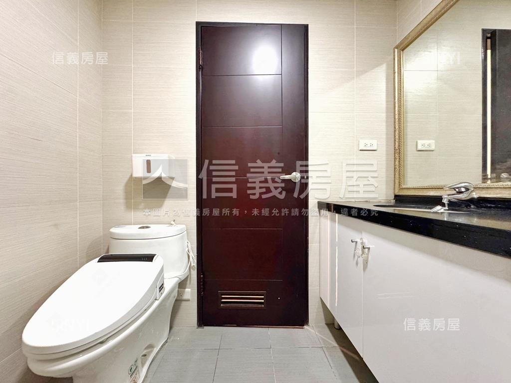 『專任威尼斯』二房車位房屋室內格局與周邊環境