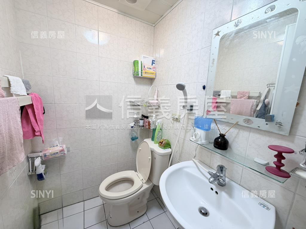 冠倫三房美居房屋室內格局與周邊環境