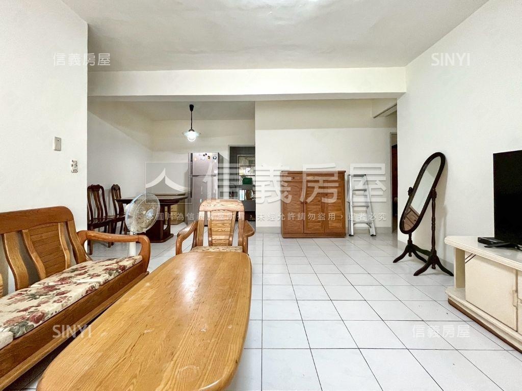 德賢商圈稀有邊間二樓公寓房屋室內格局與周邊環境