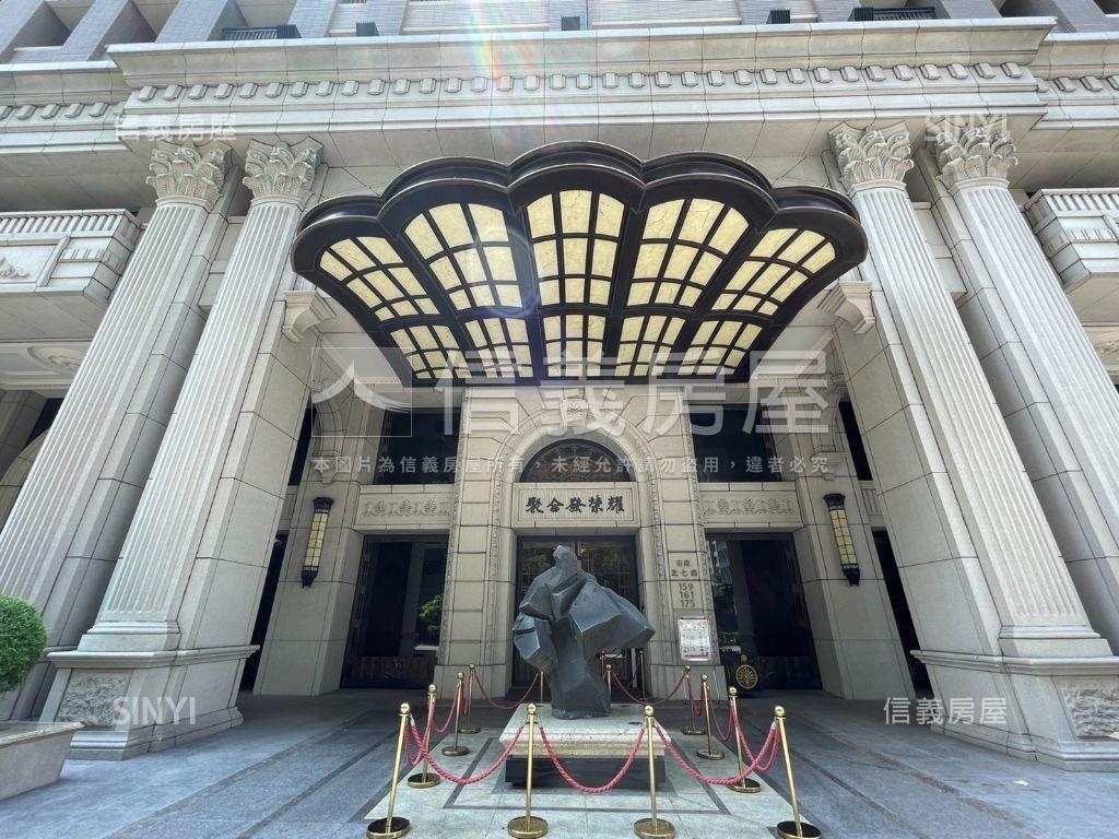 聚合發榮耀前棟美裝潢房屋室內格局與周邊環境