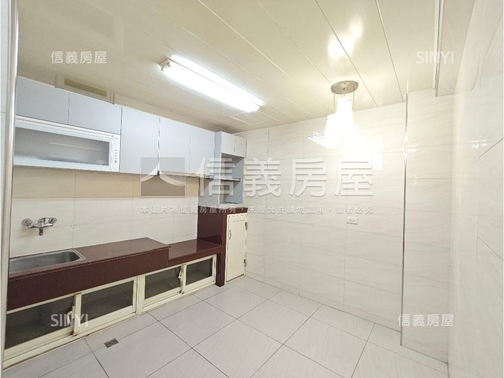 楊新路水美國小透天房屋室內格局與周邊環境