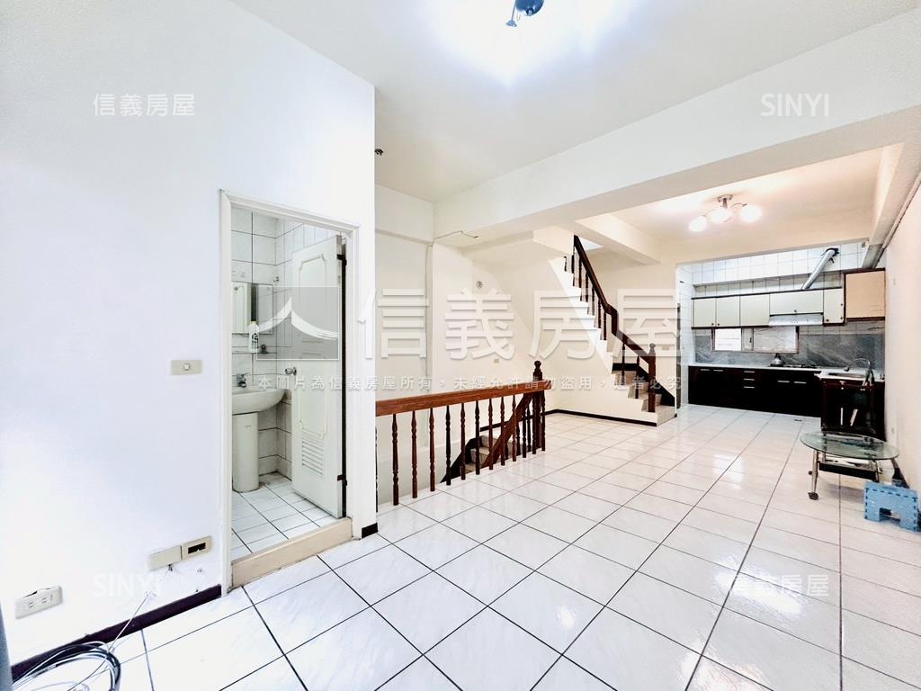 近秋紅谷珍稀獨棟透店房屋室內格局與周邊環境