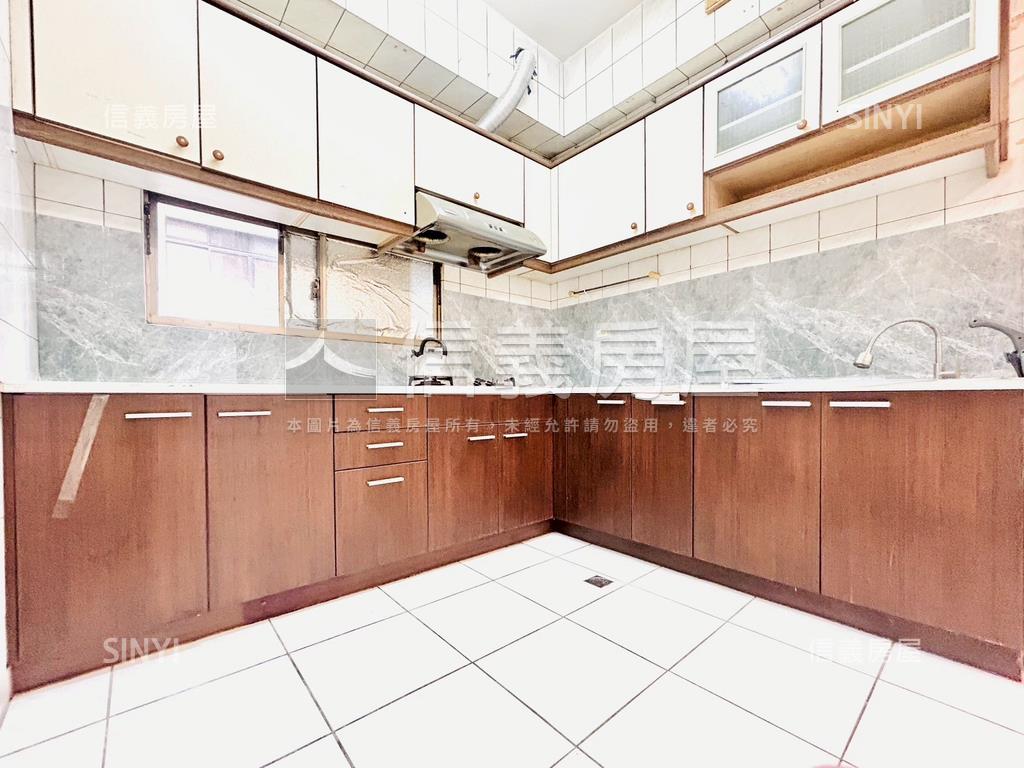 近秋紅谷珍稀獨棟透店房屋室內格局與周邊環境