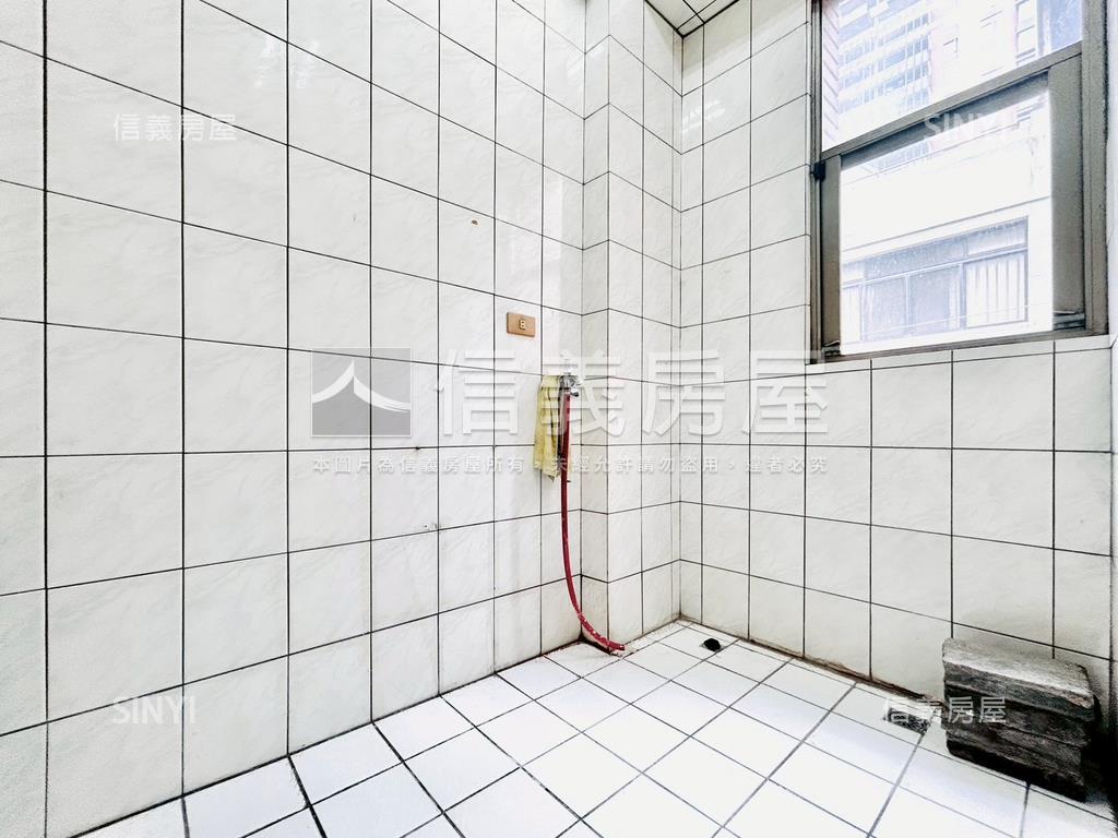 近秋紅谷珍稀獨棟透店房屋室內格局與周邊環境