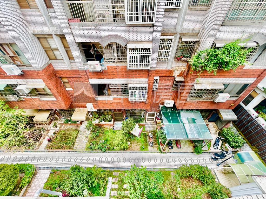 近秋紅谷珍稀獨棟透店房屋室內格局與周邊環境