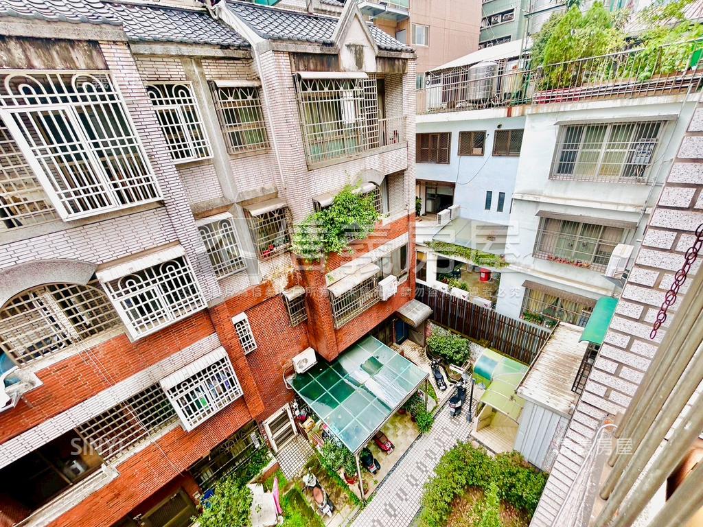 近秋紅谷珍稀獨棟透店房屋室內格局與周邊環境