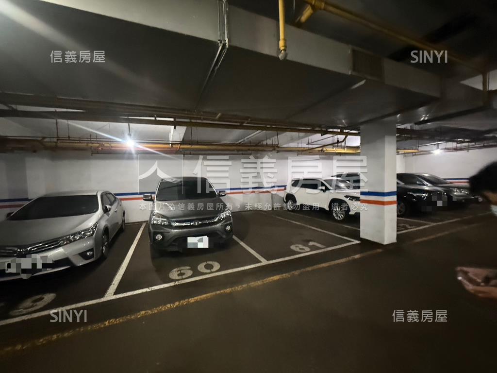 近秋紅谷珍稀獨棟透店房屋室內格局與周邊環境