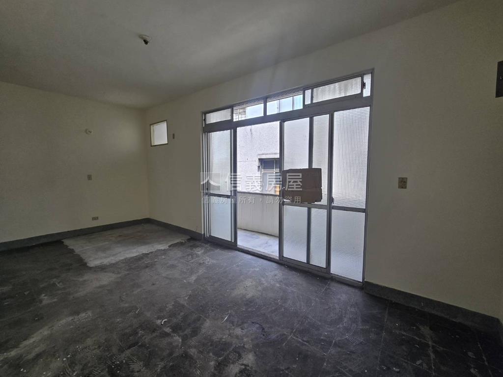 低總價。近公園邊間三房房屋室內格局與周邊環境