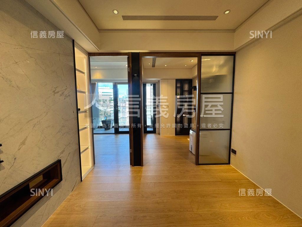 冠德美妝高樓朝南兩房房屋室內格局與周邊環境