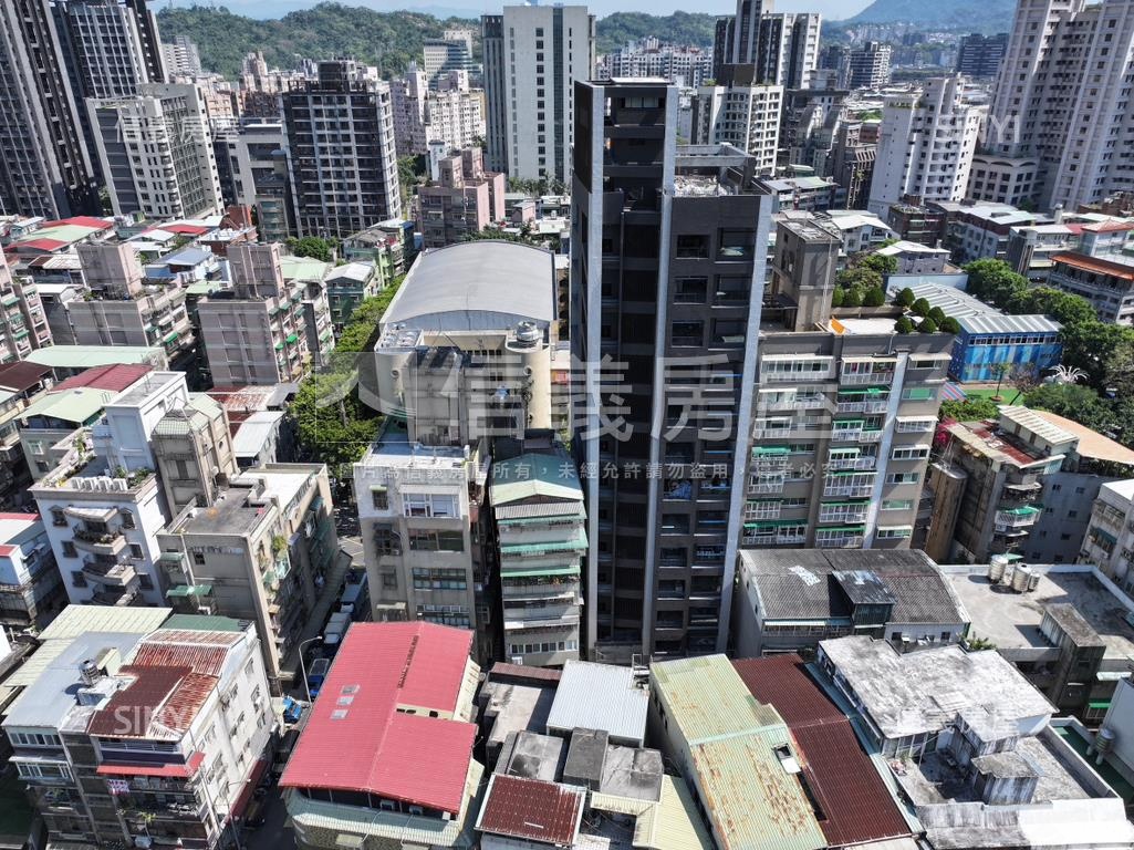天成河悅二房車位房屋室內格局與周邊環境