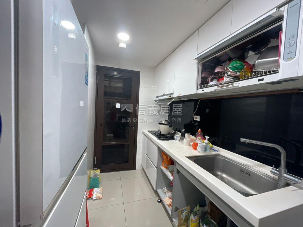 和耀２＋１室有車位房屋室內格局與周邊環境