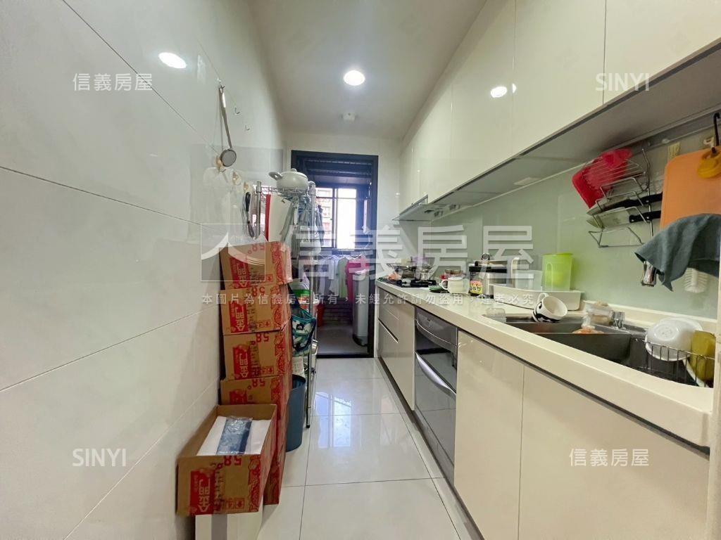 京王稀有高樓景觀兩房車位房屋室內格局與周邊環境