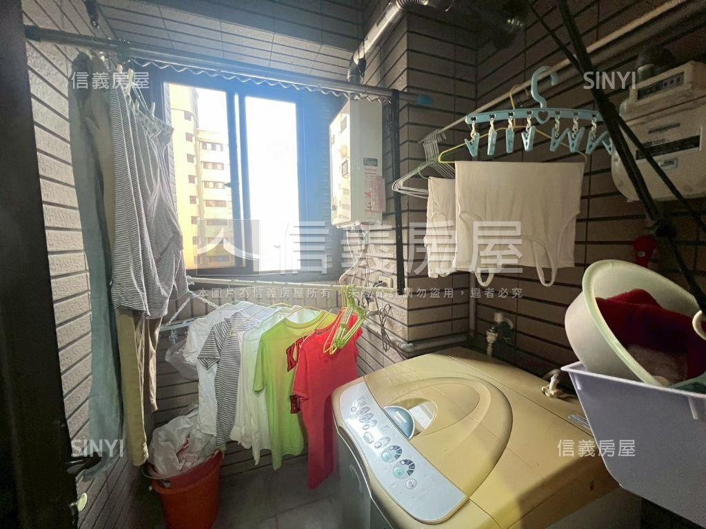 京王稀有高樓景觀兩房車位房屋室內格局與周邊環境