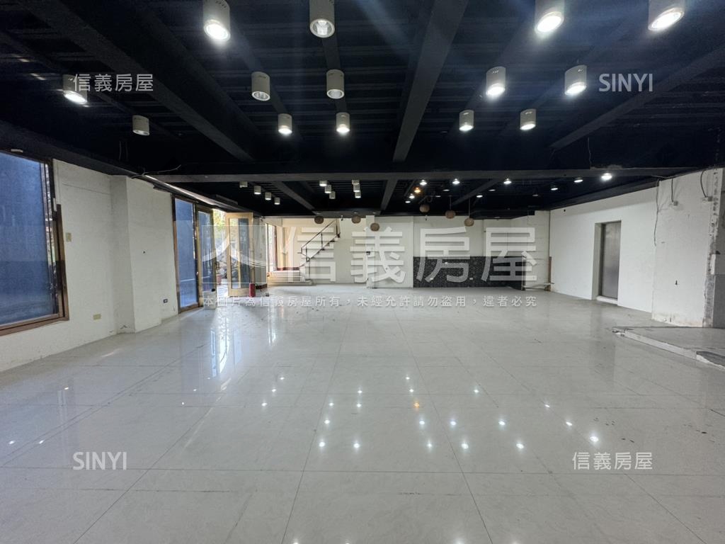 愛河景觀首排三角窗收租店房屋室內格局與周邊環境