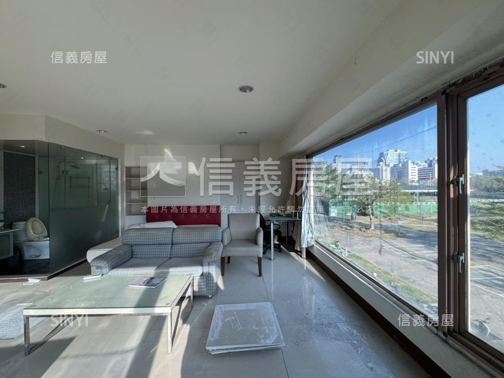 愛河景觀首排三角窗收租店房屋室內格局與周邊環境