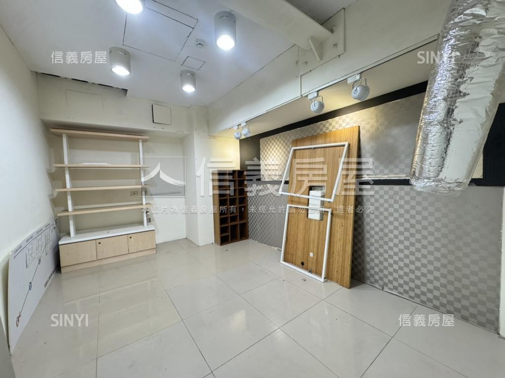 愛河景觀首排三角窗收租店房屋室內格局與周邊環境
