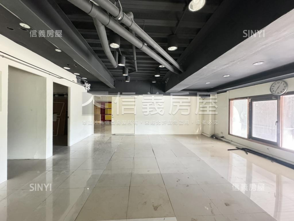 愛河景觀首排三角窗收租店房屋室內格局與周邊環境