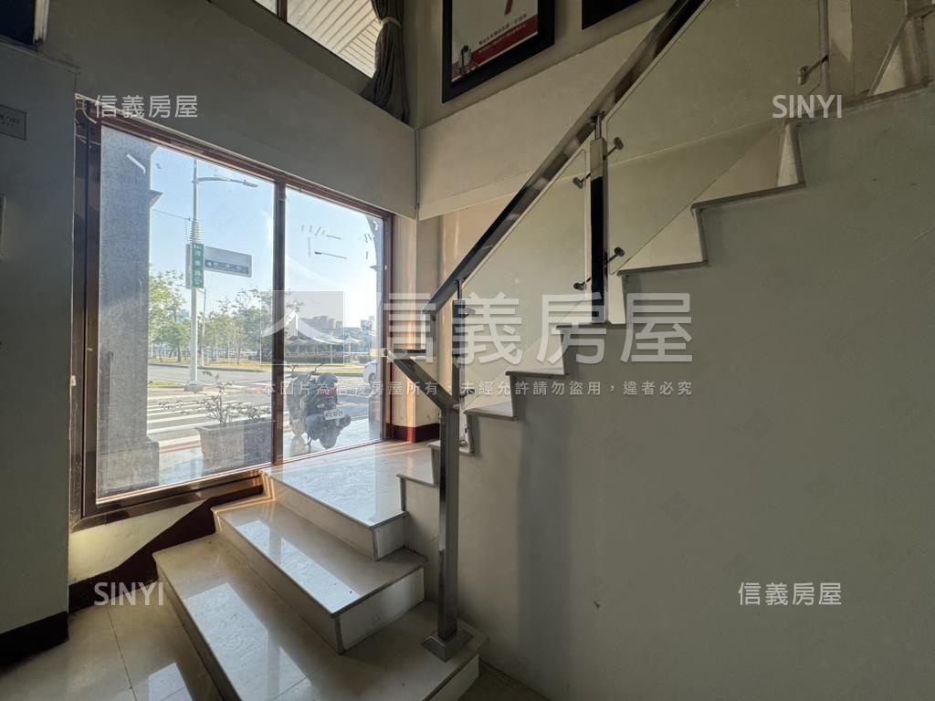 愛河景觀首排三角窗收租店房屋室內格局與周邊環境