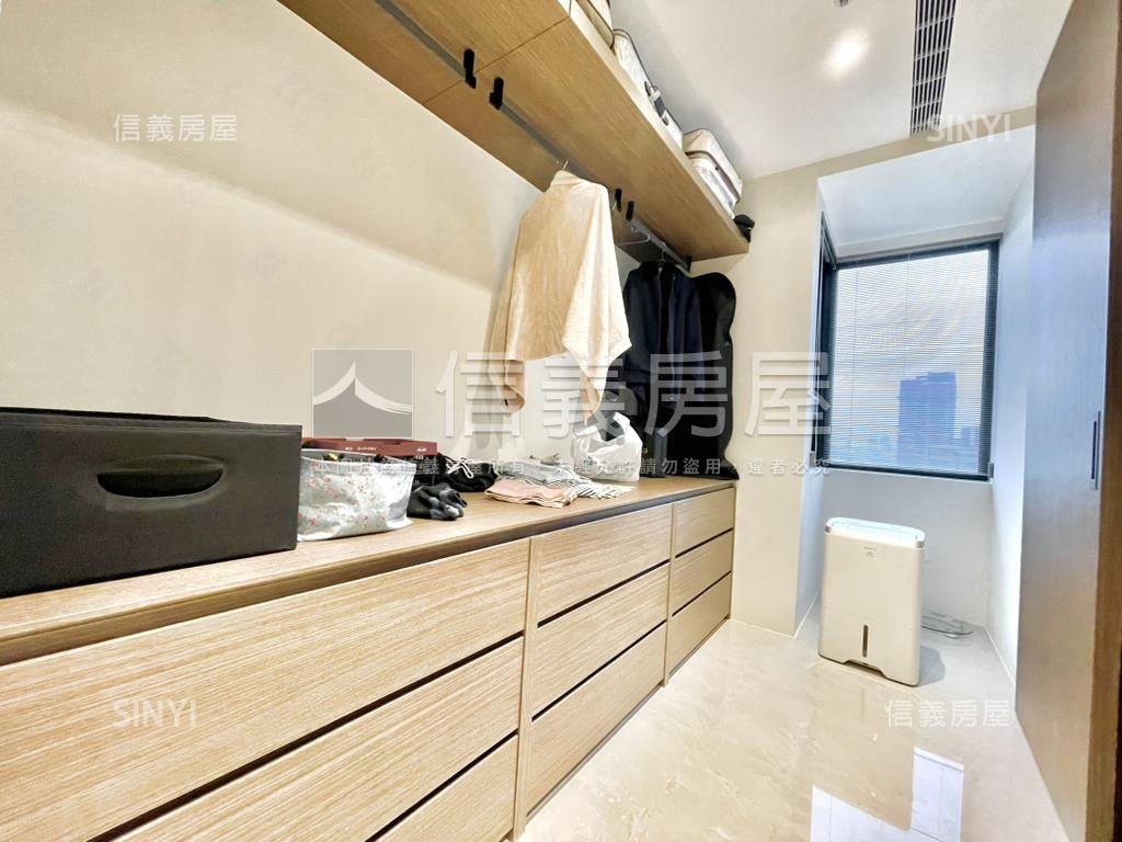 榮群擎川帝王景觀雙車位房屋室內格局與周邊環境