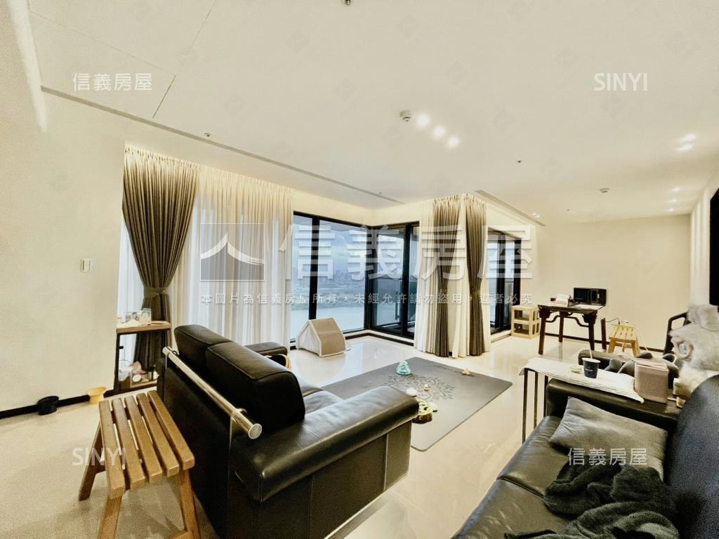 榮群擎川帝王景觀雙車位房屋室內格局與周邊環境