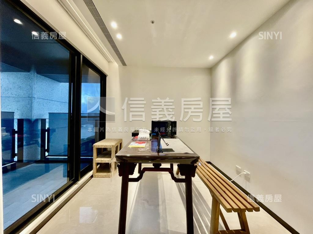 榮群擎川帝王景觀雙車位房屋室內格局與周邊環境