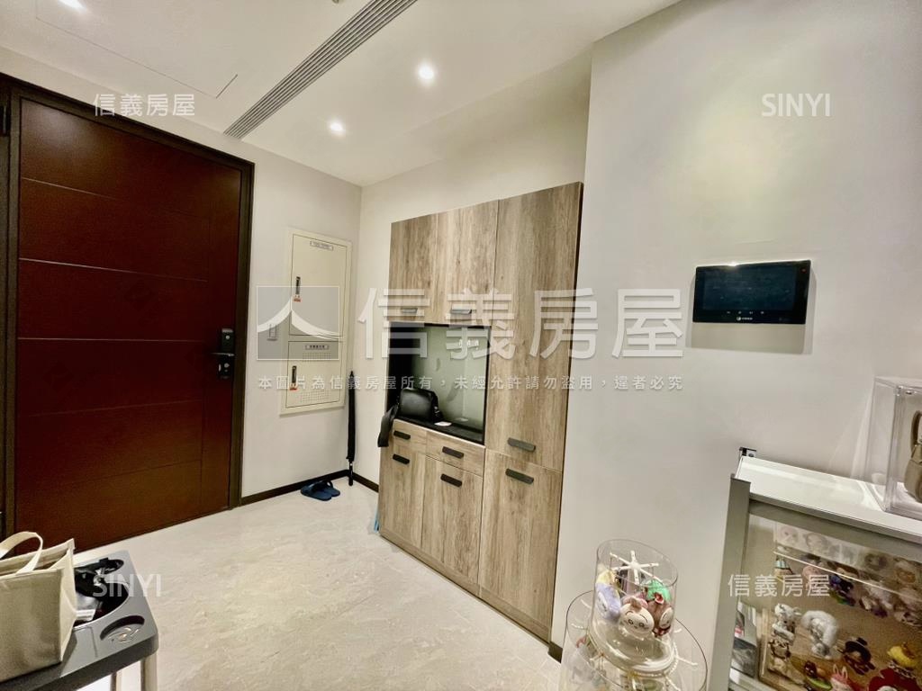 榮群擎川帝王景觀雙車位房屋室內格局與周邊環境