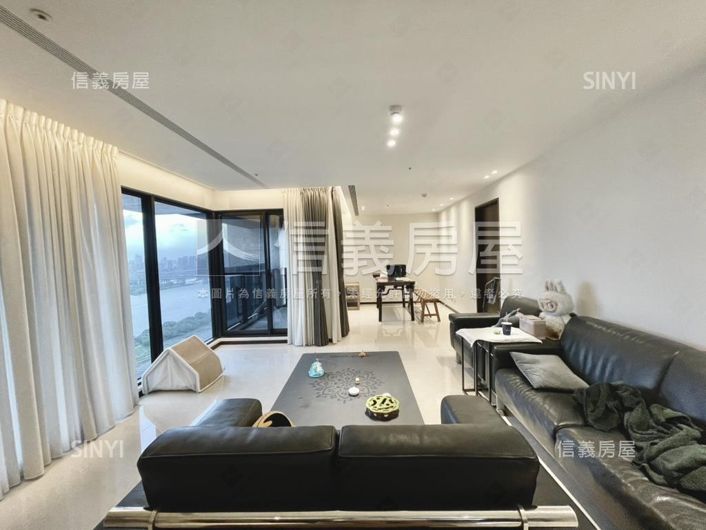 榮群擎川帝王景觀雙車位房屋室內格局與周邊環境