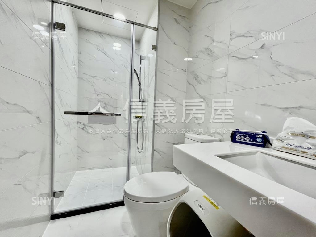 榮群擎川帝王景觀雙車位房屋室內格局與周邊環境