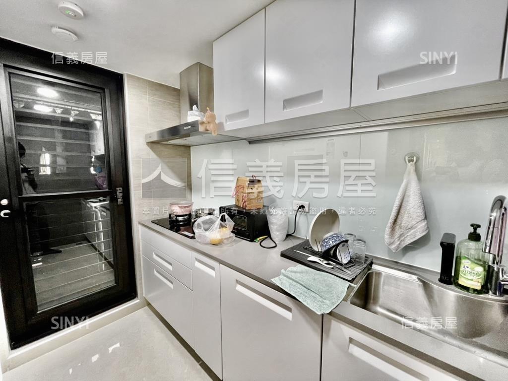 榮群擎川帝王景觀雙車位房屋室內格局與周邊環境