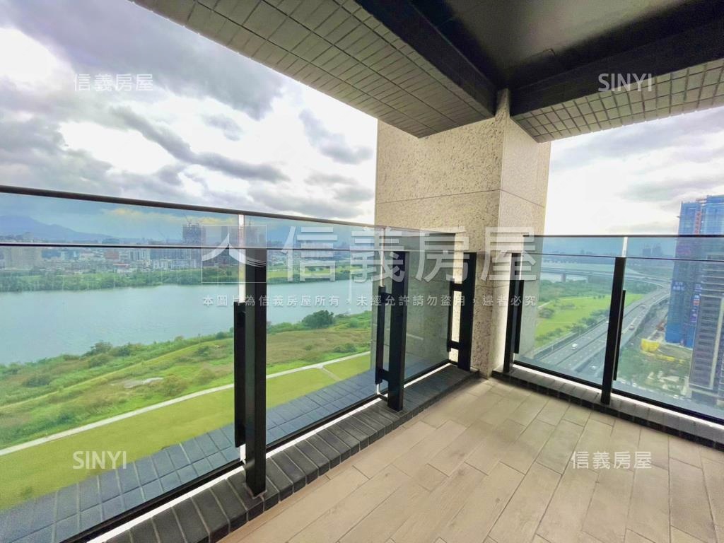 榮群擎川帝王景觀雙車位房屋室內格局與周邊環境