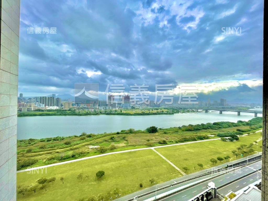 榮群擎川帝王景觀雙車位房屋室內格局與周邊環境