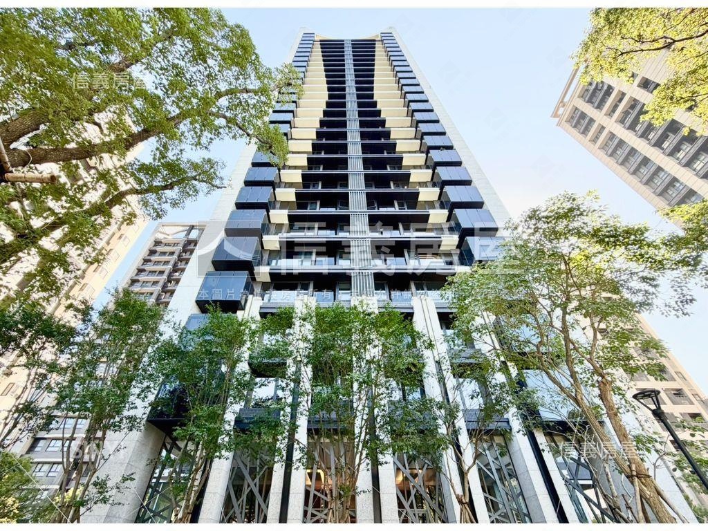 榮群擎川帝王景觀雙車位房屋室內格局與周邊環境