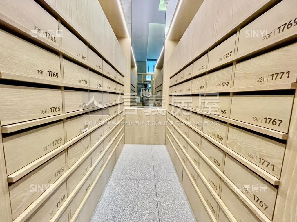 榮群擎川帝王景觀雙車位房屋室內格局與周邊環境