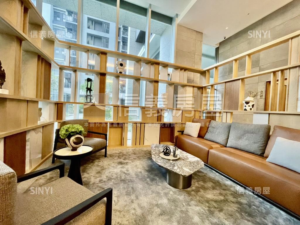 榮群擎川帝王景觀雙車位房屋室內格局與周邊環境