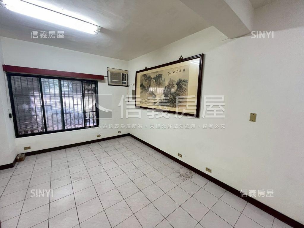 專任新案！臨路車庫透天房屋室內格局與周邊環境