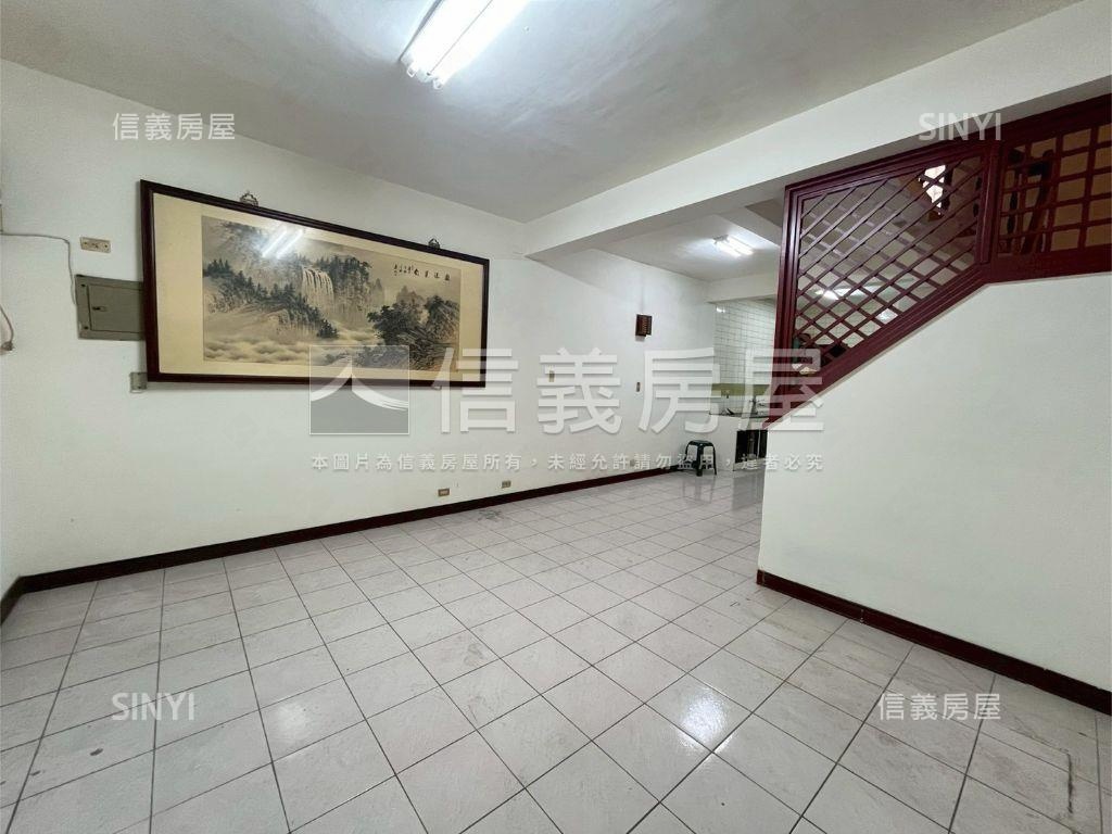 專任新案！臨路車庫透天房屋室內格局與周邊環境