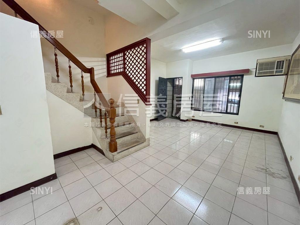 專任新案！臨路車庫透天房屋室內格局與周邊環境