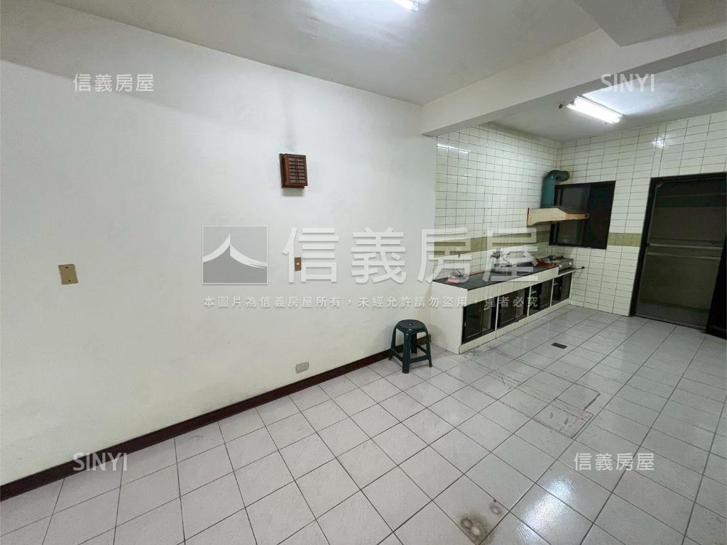 專任新案！臨路車庫透天房屋室內格局與周邊環境