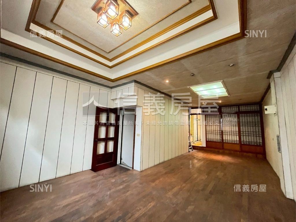 專任新案！臨路車庫透天房屋室內格局與周邊環境