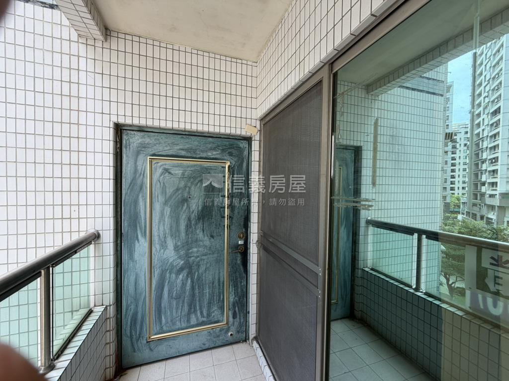 公園南路三房車位房屋室內格局與周邊環境