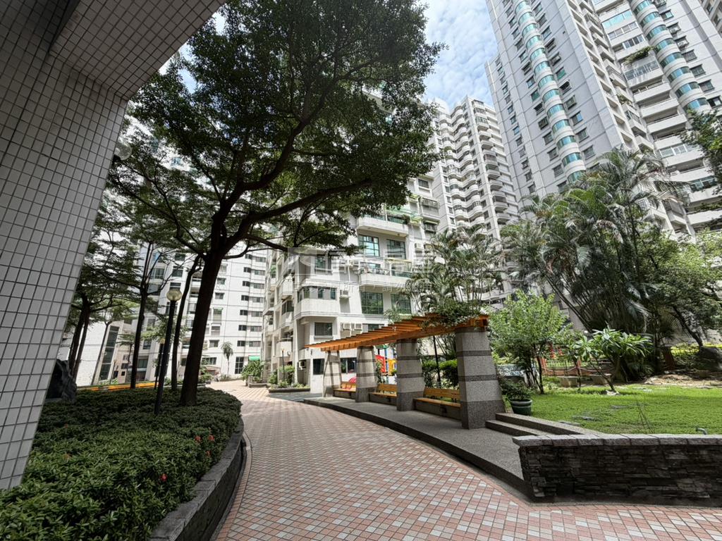 公園南路三房車位房屋室內格局與周邊環境